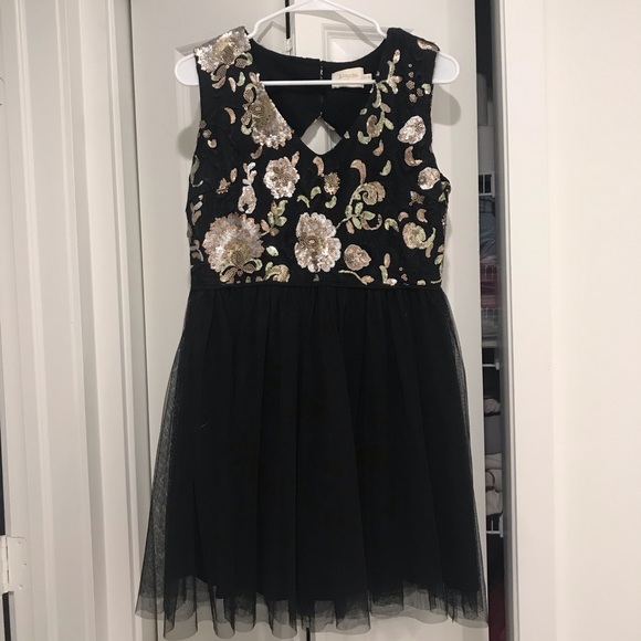 Black sequined dress. - Picture 2 of 3
